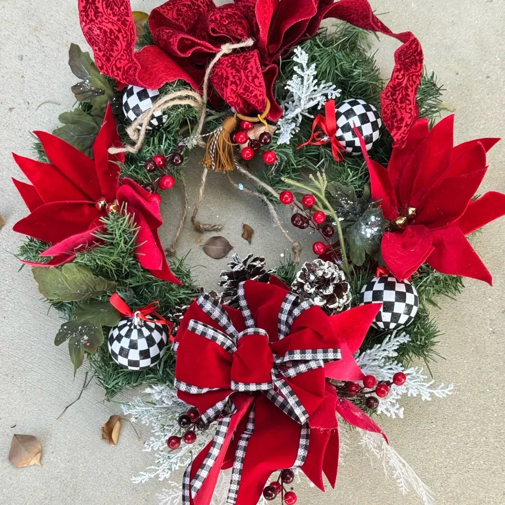 2025 Stylishly Festive Christmas Wreath